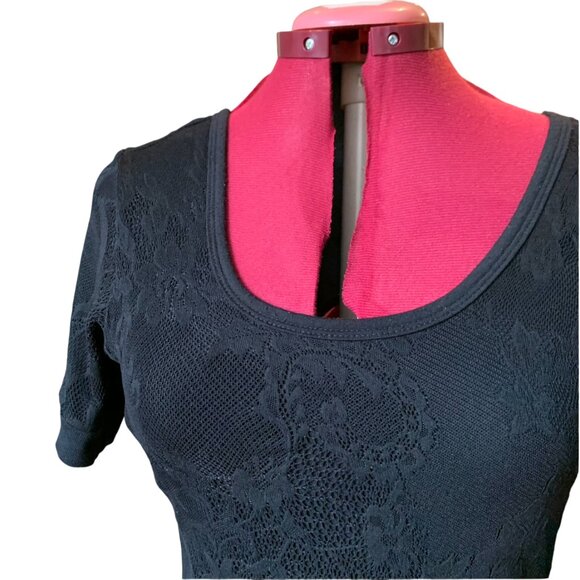 FoxyJeans Black bodycon pencil with low back - Lace-Pattern Dress – Size M - Picture 5 of 12